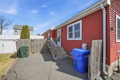 88 Agnes St, Springfield, MA 01118 photo 4