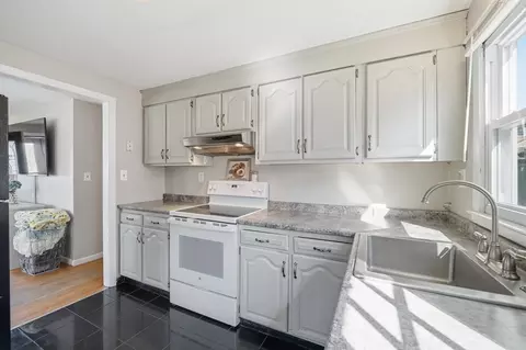 88 Agnes St, Springfield, MA 01118 photo 13