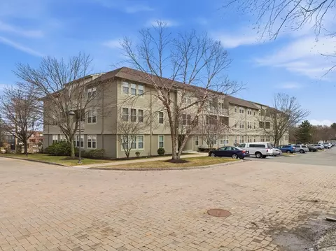 2 Harvest Dr #308, North Andover, MA 01845