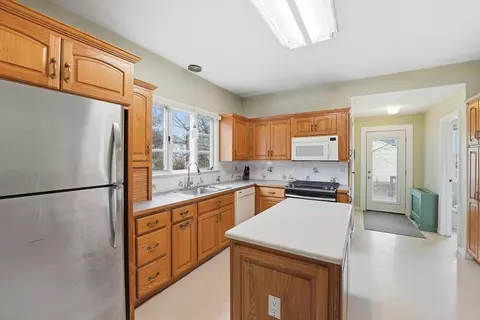 31 Trinity Ter, Springfield, MA 01108 photo 9
