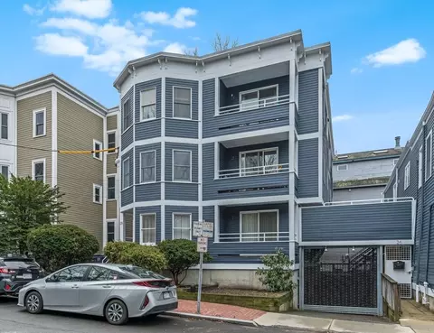 28 Surrey St #3, Cambridge, MA 02138