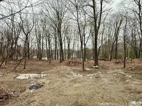 0 Lyons, Dudley, MA 01571