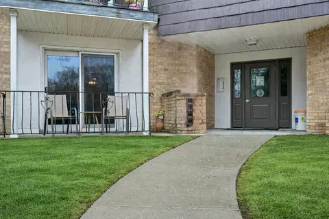 5 Shadowbrook Ln #7, Milford, MA 01757
