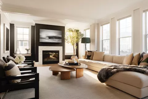 Living - 36 Patton Rd, Wellesley, MA 02482 photo 2 of 3