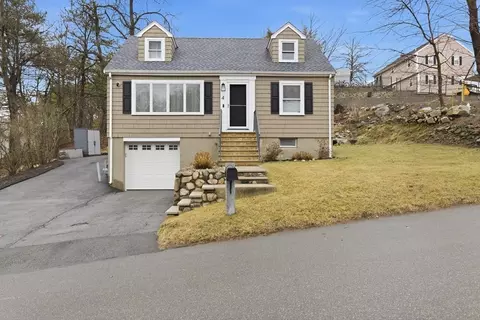 4 Glen Rd, Woburn, MA 01801