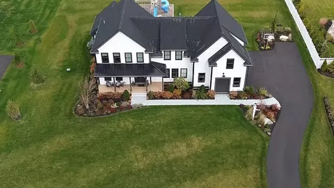 4 Dairy Farm Ln, Southborough, MA 01772