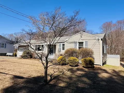 240 Mccarthy Ave, Chicopee, MA 01020 photo 2