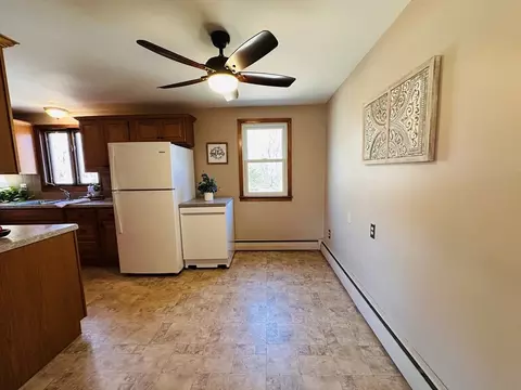 240 Mccarthy Ave, Chicopee, MA 01020 photo 9