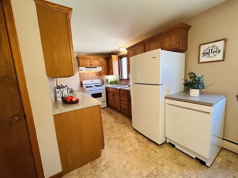240 Mccarthy Ave, Chicopee, MA 01020 photo 8
