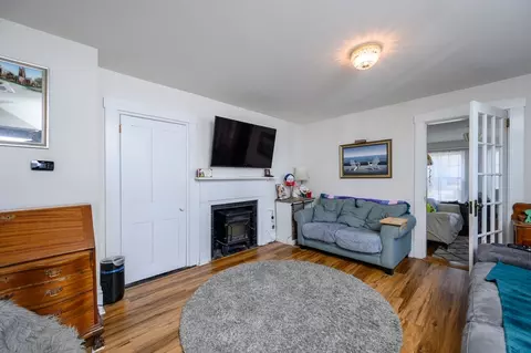 Living - 498-500 Main, Hingham, MA 02043 photo 7 of 8