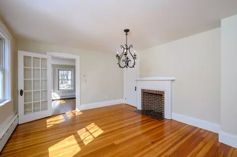 Living - 498-500 Main, Hingham, MA 02043 photo 4 of 8