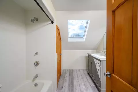 Bath - 498-500 Main, Hingham, MA 02043 photo 2 of 4