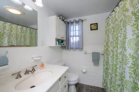 Bath - 498-500 Main, Hingham, MA 02043 photo 3 of 4