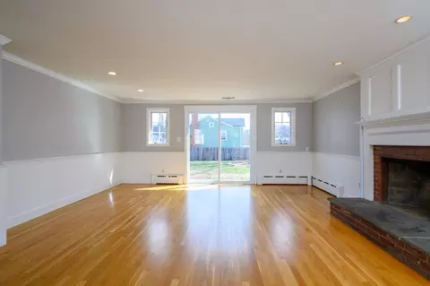 Living - 498-500 Main, Hingham, MA 02043 photo 1 of 8