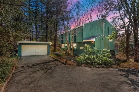 542 Concord Ave, Lexington, MA 02421