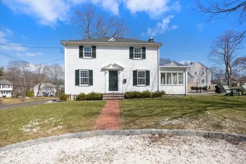 67 Governor Long Rd, Hingham, MA 02043 photo 2