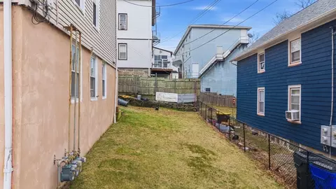 550 June St, Fall River, MA 02720 photo 4