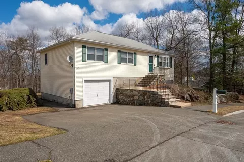 11 Emerald Dr, Lynn, MA 01904