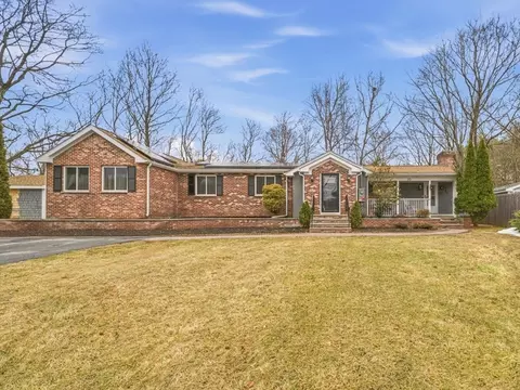 30 Glendale Ave, Uxbridge, MA 01569