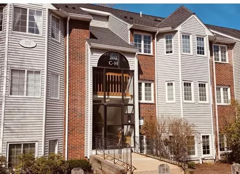 204 Tall Oaks Dr #F, Weymouth, MA 02190