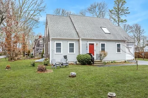 15 Florence Ave, Mashpee, MA 02649 photo 2