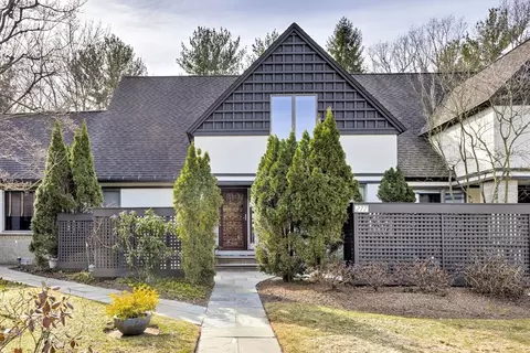 277 Nahanton St #277, Newton, MA 02459