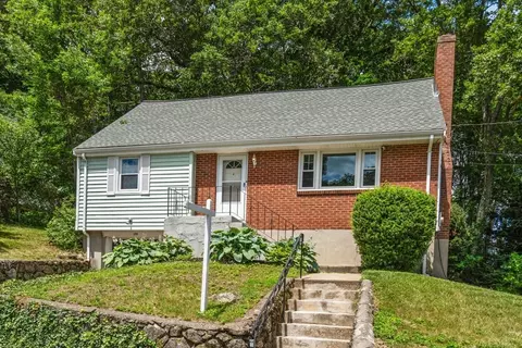 100 Shirley Rd, Waltham, MA 02452