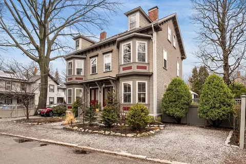 8 Warren Sq #2, Jamaica Plain, MA 02130