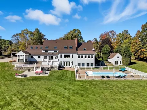 6 Lynbrook Rd, Southborough, MA 01772