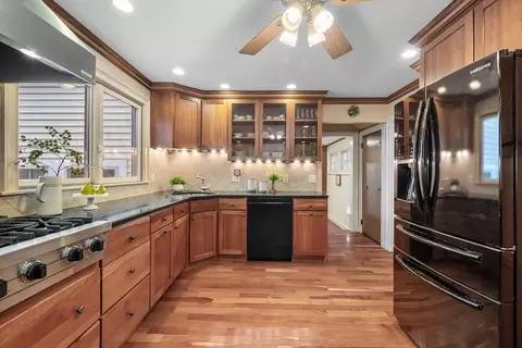 43 Wakefield St, Reading, MA 01867 photo 4
