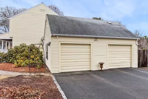 43 Wakefield St, Reading, MA 01867 photo 2