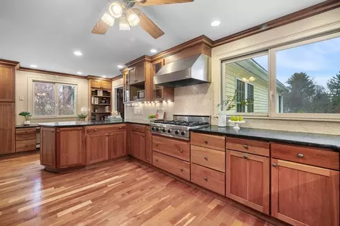 43 Wakefield St, Reading, MA 01867 photo 5