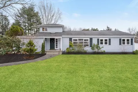 2 Stagecoach Rd, Medfield, MA 02052
