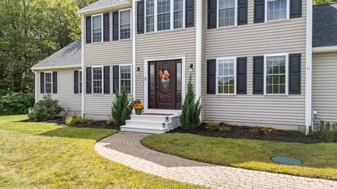 8 Virginia Ave, Sutton, MA 01590 photo 3