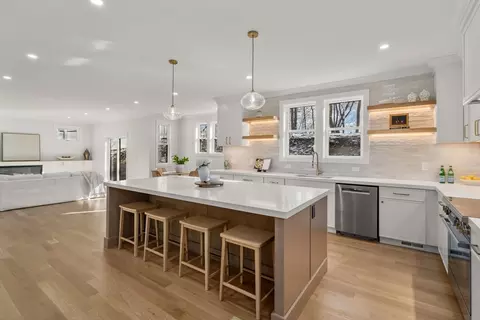 72 Valley Rd, Needham, MA 02492