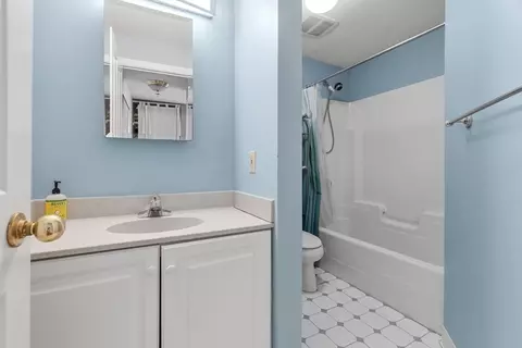 Bath - 4 Charlesgate E #606, Boston, MA 02215 photo 2 of 2