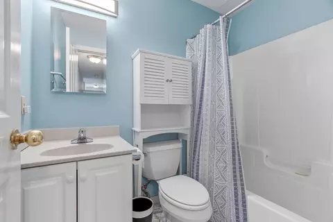 Bath - 4 Charlesgate E #606, Boston, MA 02215 photo 1 of 2