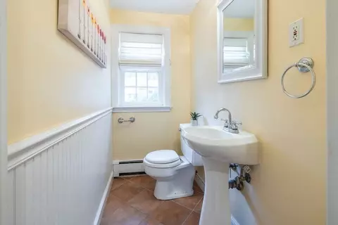 Entry Way - 133 Prince St, Needham, MA 02492 photo 4 of 4