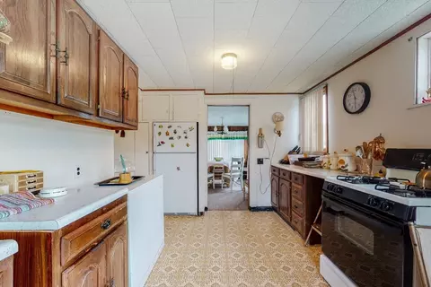 Kitchen - 9 Parkview Ave, Beverly, MA 01915 photo 4 of 5