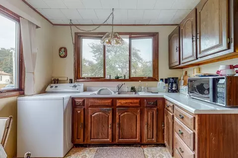 Kitchen - 9 Parkview Ave, Beverly, MA 01915 photo 2 of 5