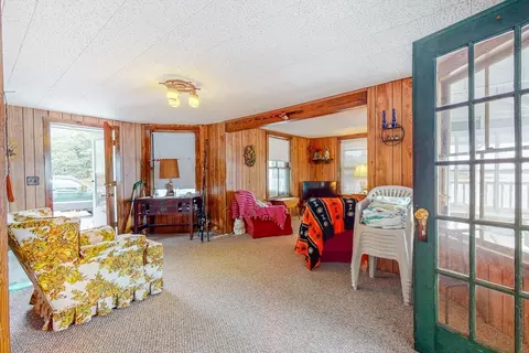 Living - 9 Parkview Ave, Beverly, MA 01915 photo 2 of 3