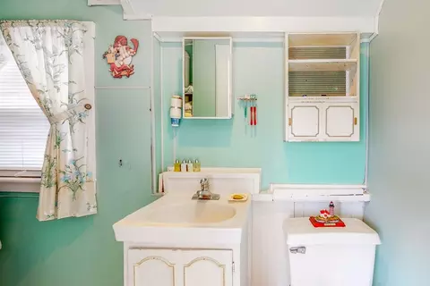 Bath - 9 Parkview Ave, Beverly, MA 01915 photo 2 of 2