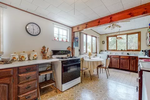 Kitchen - 9 Parkview Ave, Beverly, MA 01915 photo 3 of 5