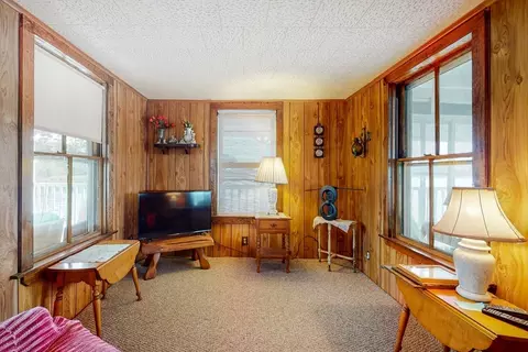 Living - 9 Parkview Ave, Beverly, MA 01915 photo 3 of 3