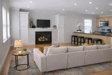 11 Whitney St #11, Chestnut Hill, MA 02467