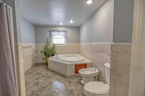 Bath - 213 Boyden St, Fall River, MA 02721 photo 2 of 3