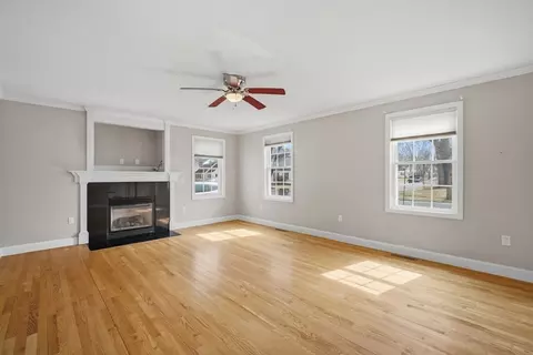 70 Hartwick St, Springfield, MA 01108 photo 17