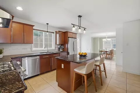 70 Hartwick St, Springfield, MA 01108 photo 6