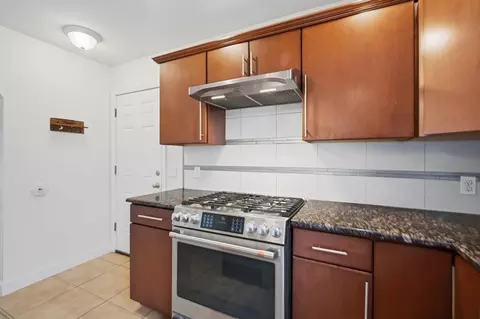 70 Hartwick St, Springfield, MA 01108 photo 8