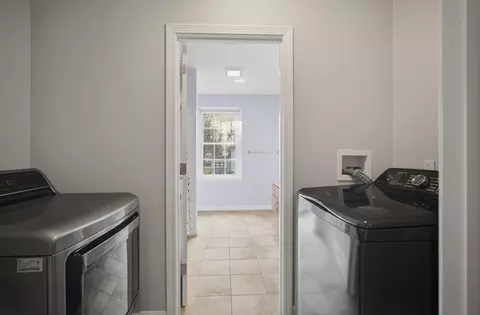 70 Hartwick St, Springfield, MA 01108 photo 25